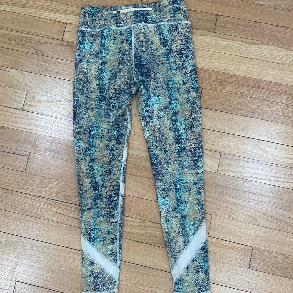 Super cute leggings with mesh details